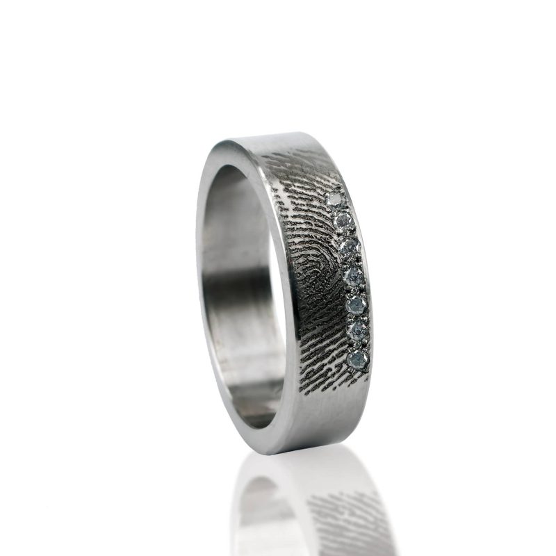 Vingerafdruk Ring van Titanium met 7 Zirkonia 0101-07T