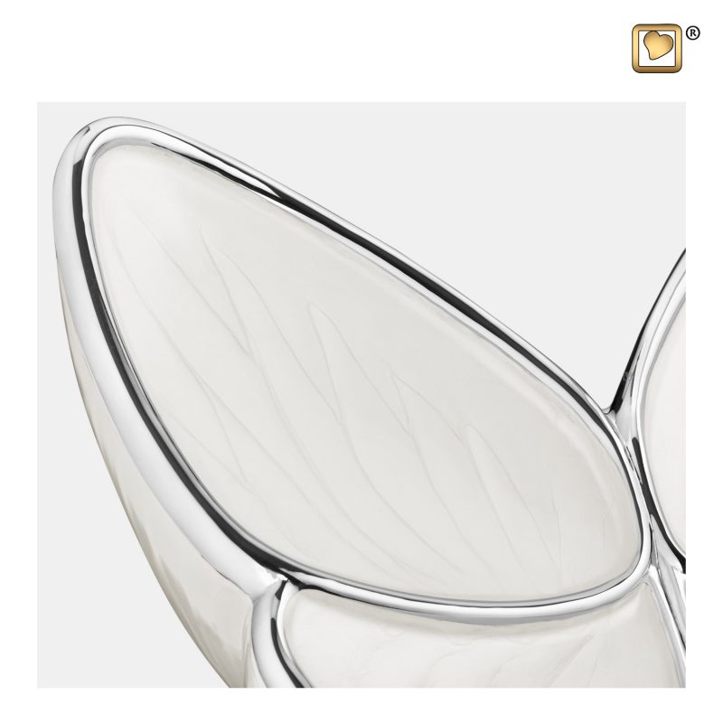 Urn vlinder - Wings of Hope 0,40 liter Pearl white Polished silver Medium M1042