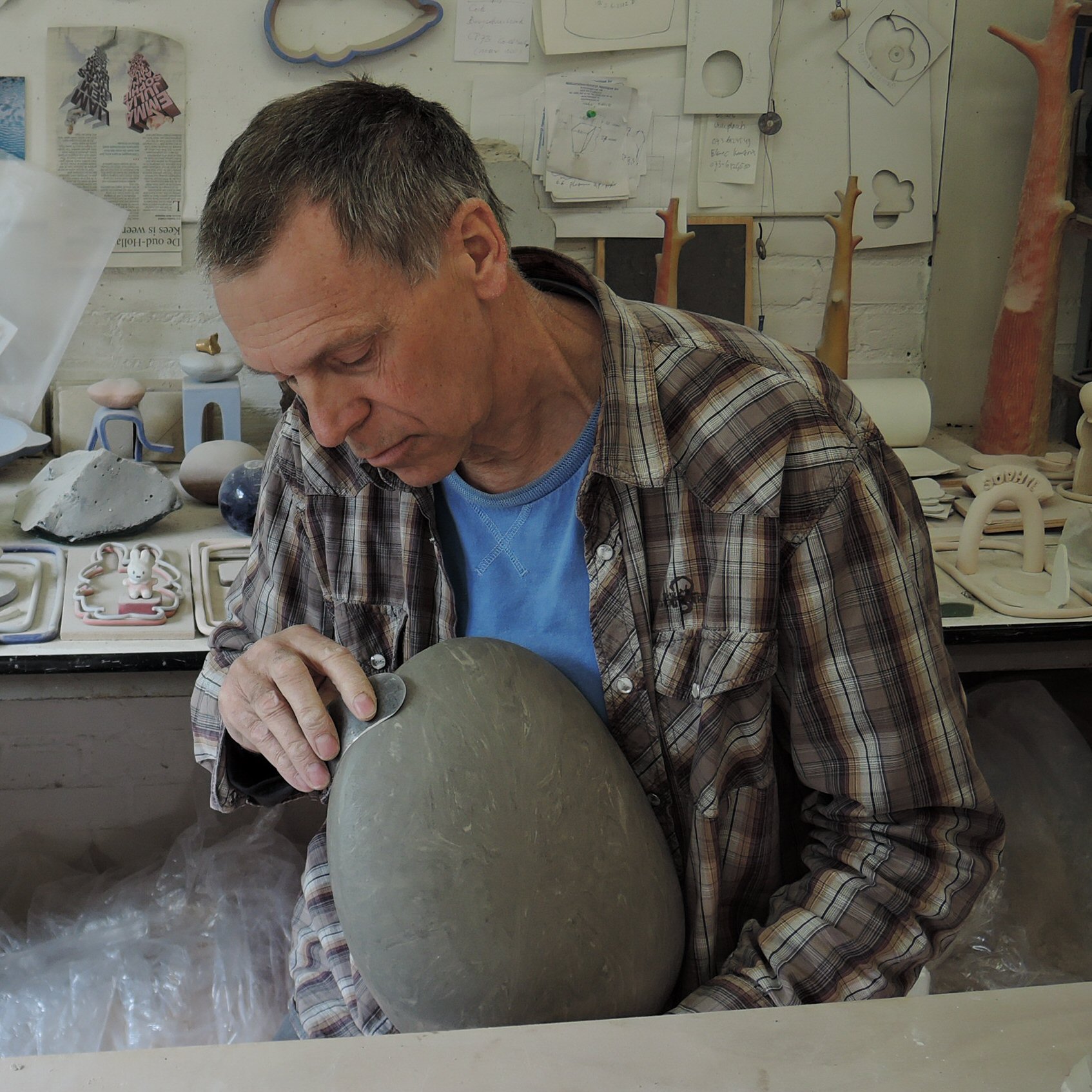 Michel Kuiper kunstenaar urn volwassenen en urn baby